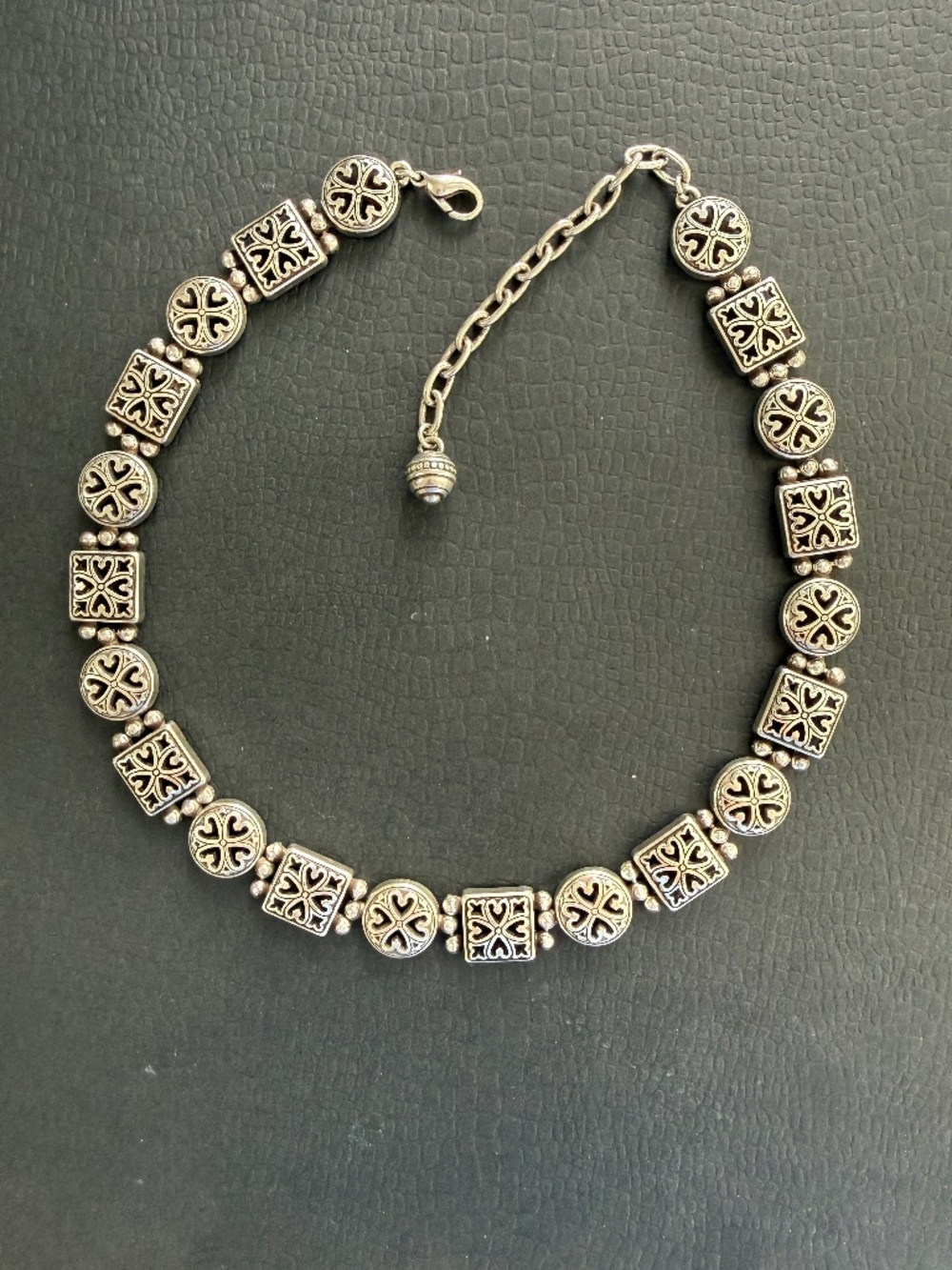 BRIGHTON NECKLACE, Excellant condition, silver color